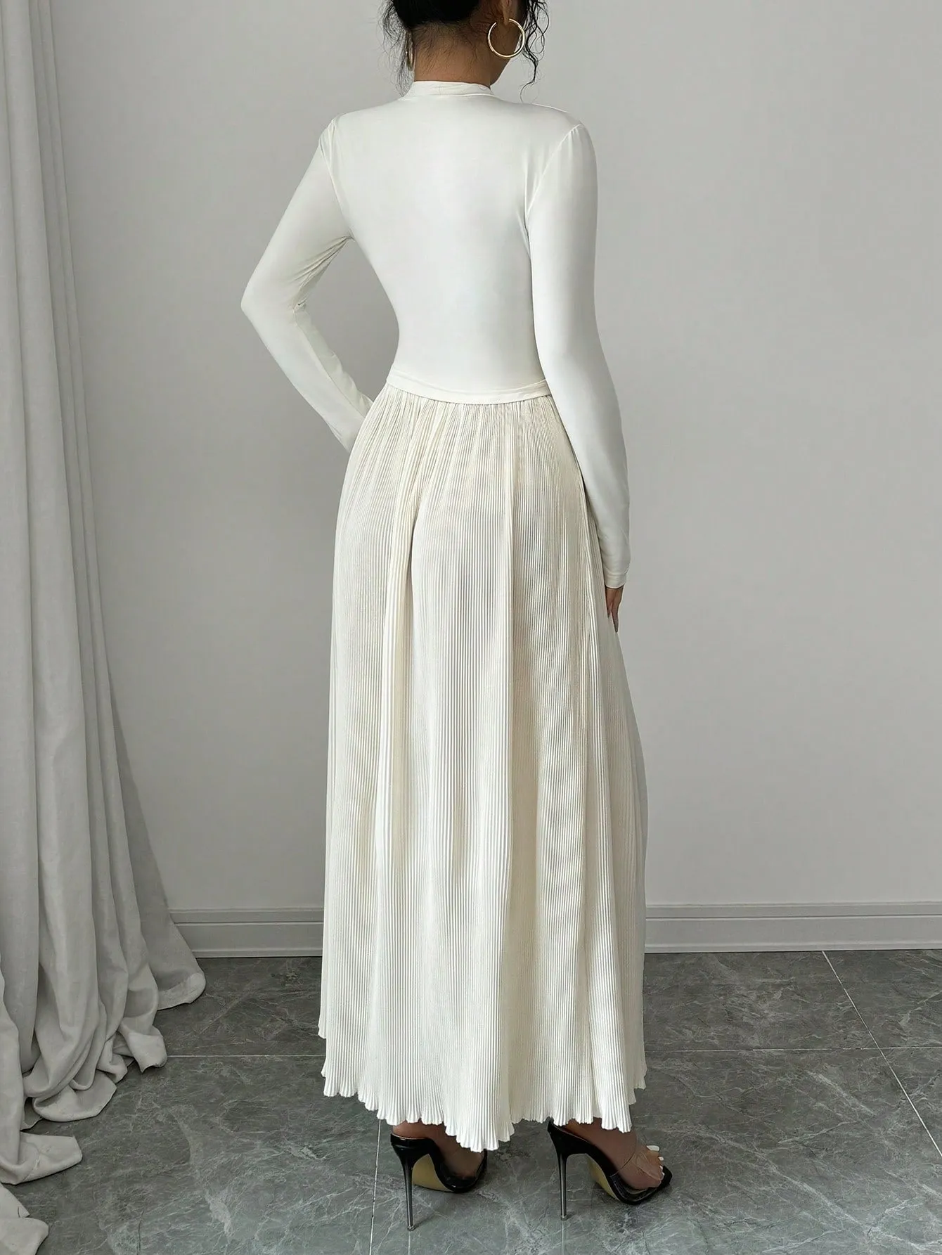 Women's Cream-Colored Round Neck Long Sleeve T-Shirt And Loose Pleated Maxi Skirt Elegant 2-Piece Set